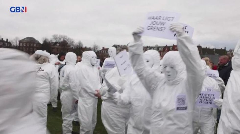 Covid: Thousands protest in Amsterdam against lockdown measures despite ban