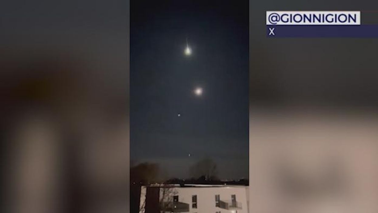 Asteroid suddenly lights up night sky as it crashes towards Earth at incredible speed