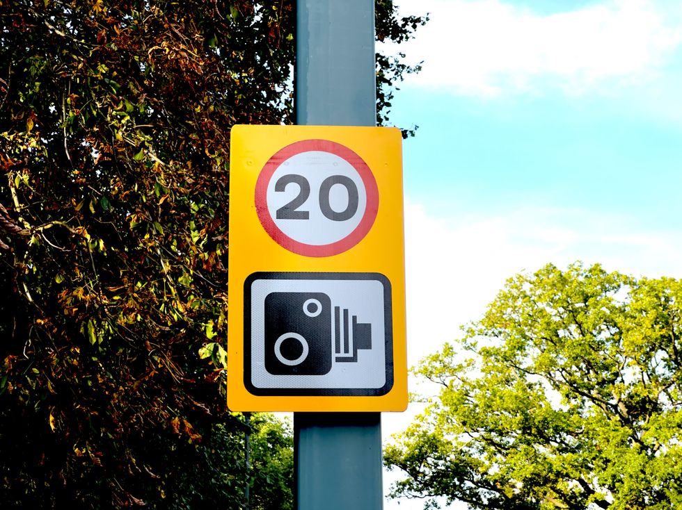 20mph speed limit sign