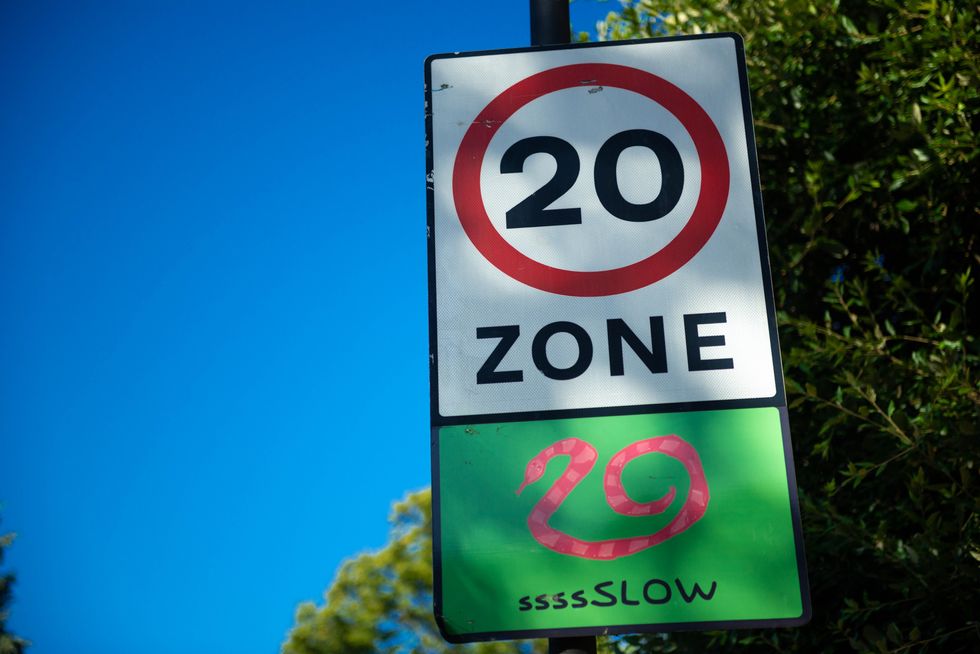 20mph speed limit sign