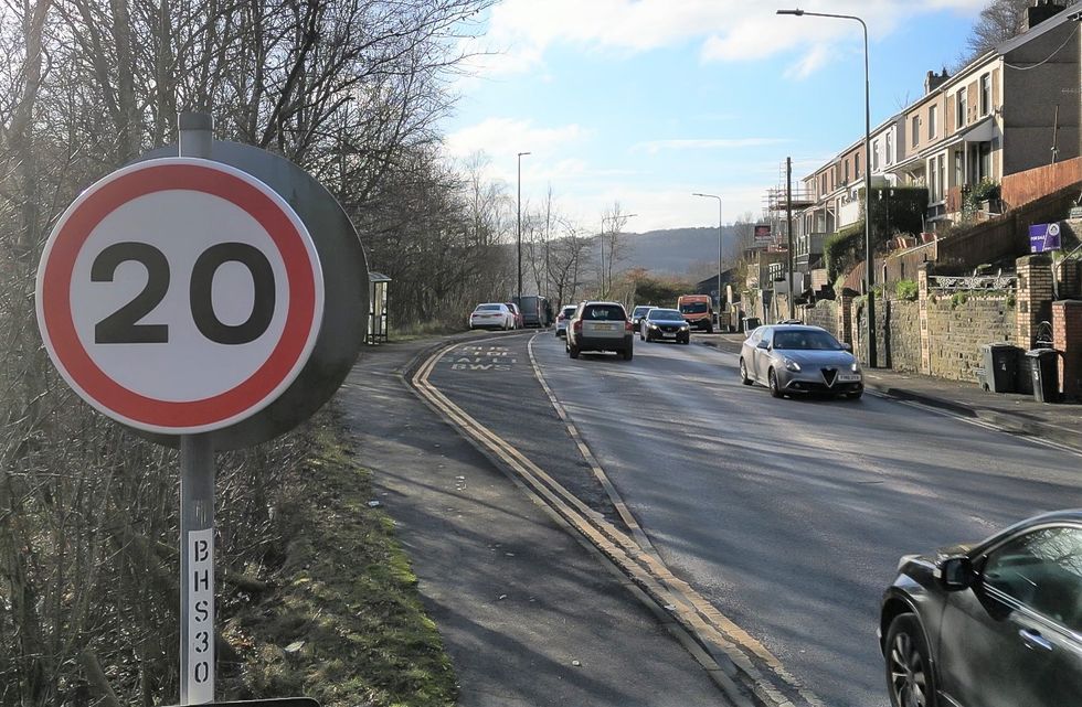 20mph speed limit sign