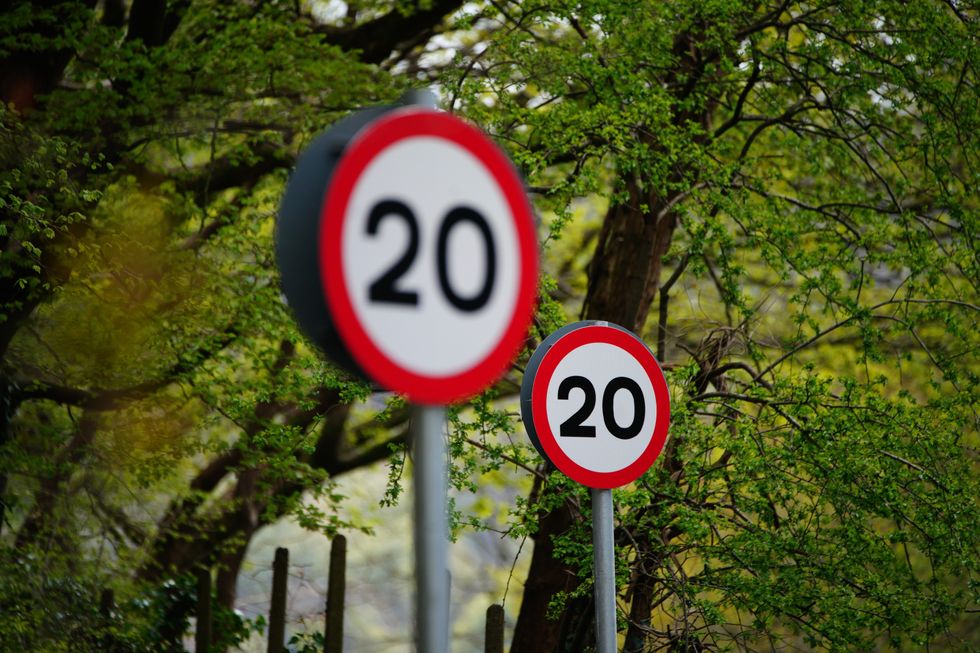 20mph speed limit signs
