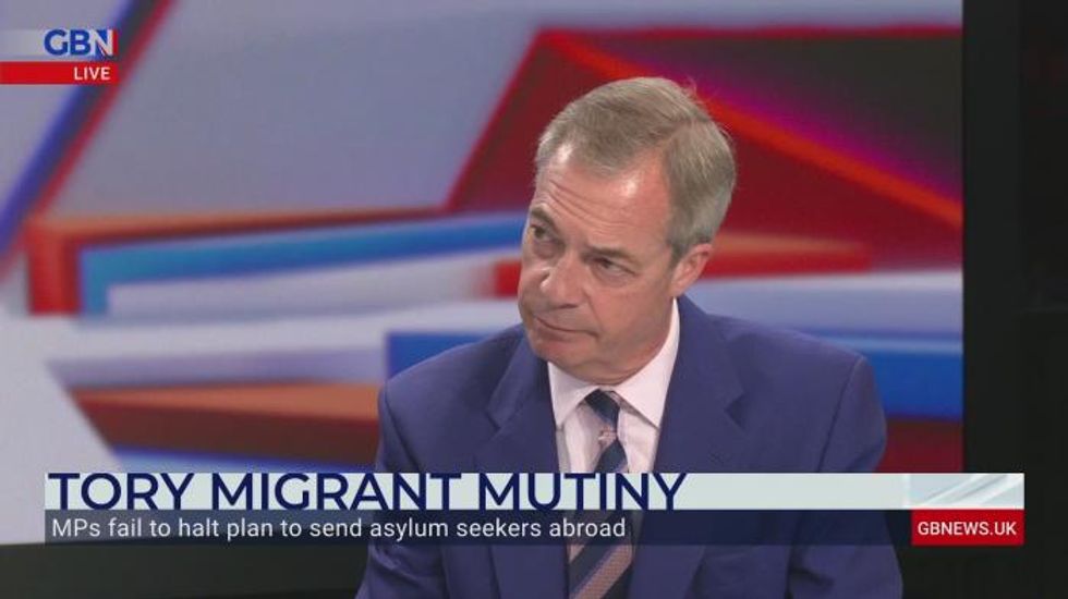 David Davis tells Nigel Farage ‘answer to UK immigration problem' is pushback plan with France