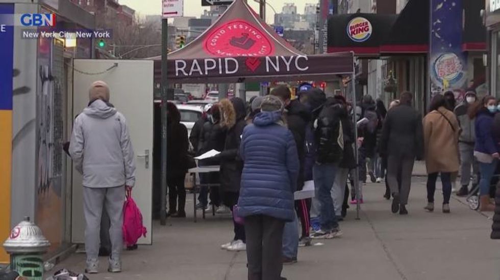 Covid: New Yorkers line up for tests and vaccination as new rules arrive