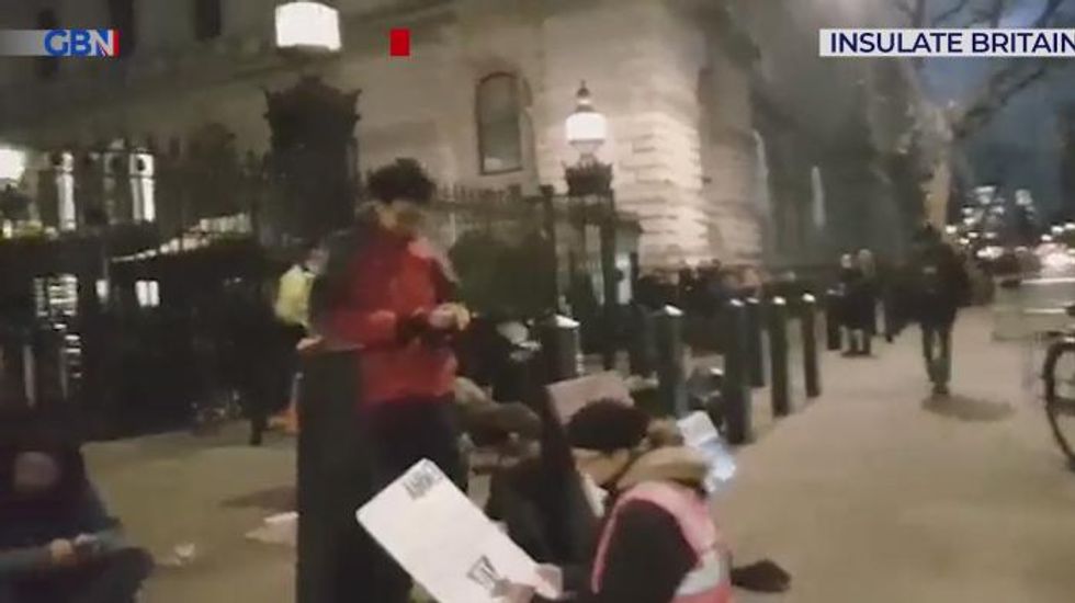Insulate Britain: Protesters stage 24-hour fast outside Downing Street