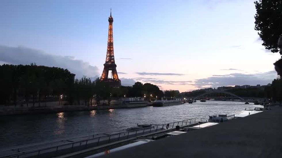 3861WD-BRITAIN-ROYALS_FRANCE_REAX_O_