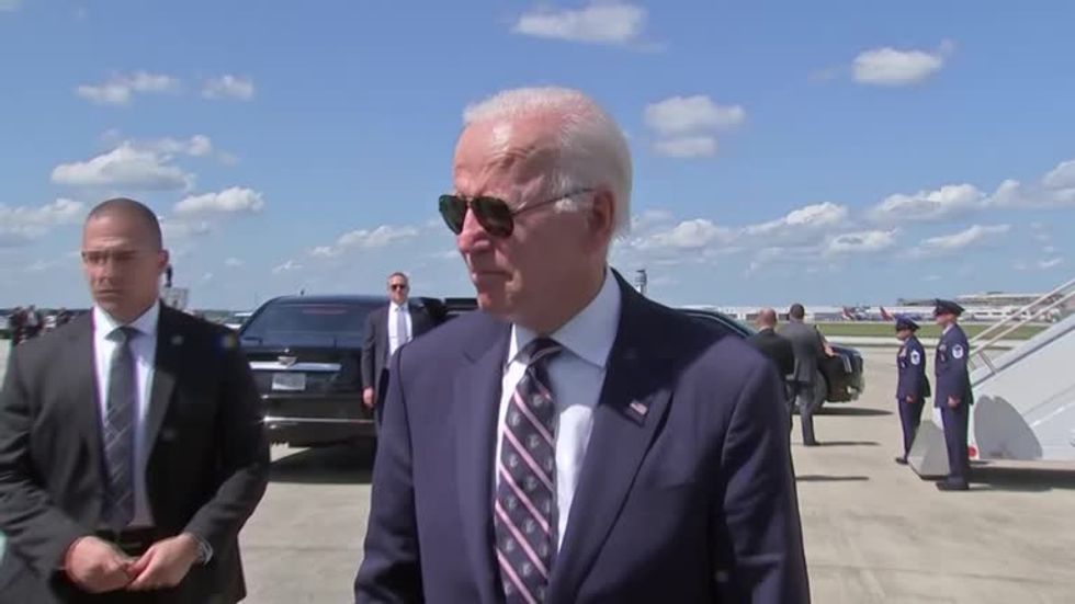 4257WD-BRITAIN-ROYALS_QUEEN_BIDEN_O_