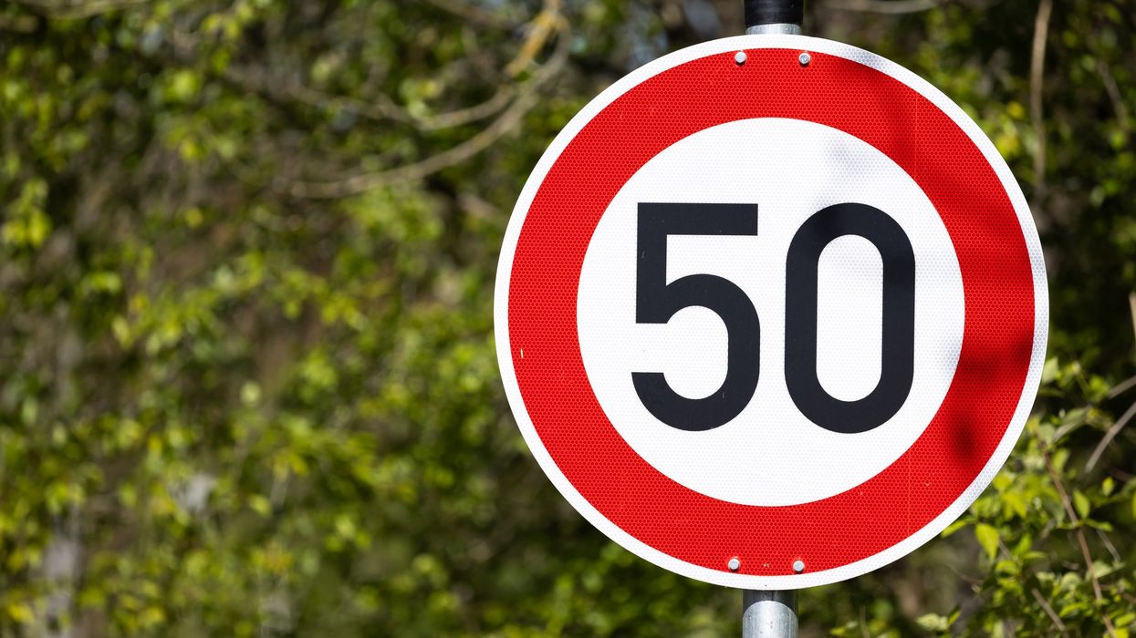 50mph sign