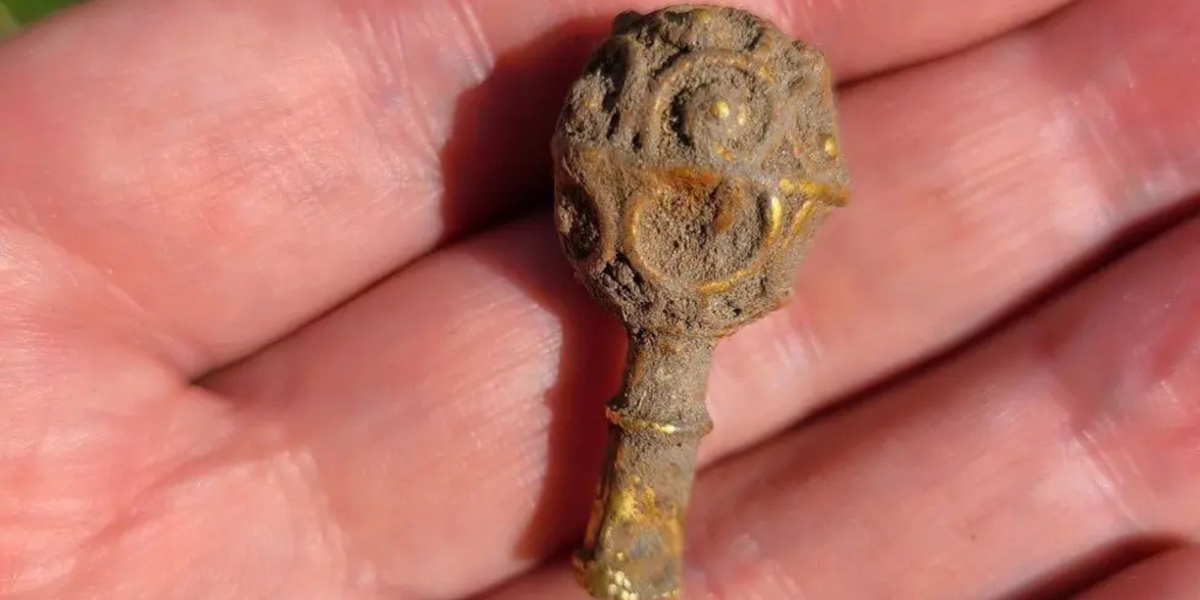 NextImg:Student makes remarkable discovery just 90 minutes into first-ever archaeological dig