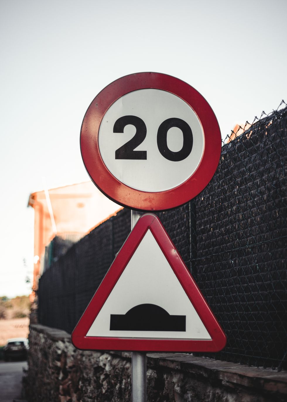 A 20 mph speed limit sign