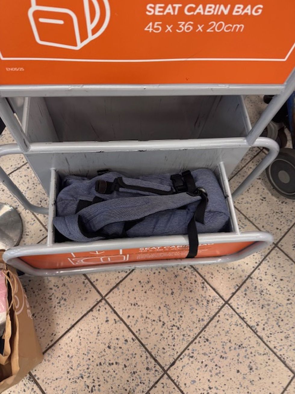 A bag in an easyJet baggage sizer bin