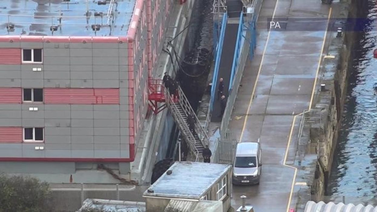 Bibby Stockholm migrants could 'harm themselves unless conditions improve', resident warns