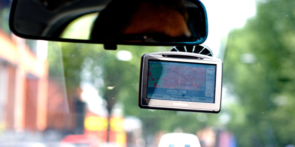 NextImg:Drivers face £1,000 fine for using popular apps and sat navs as new laws bring 'severe' penalties