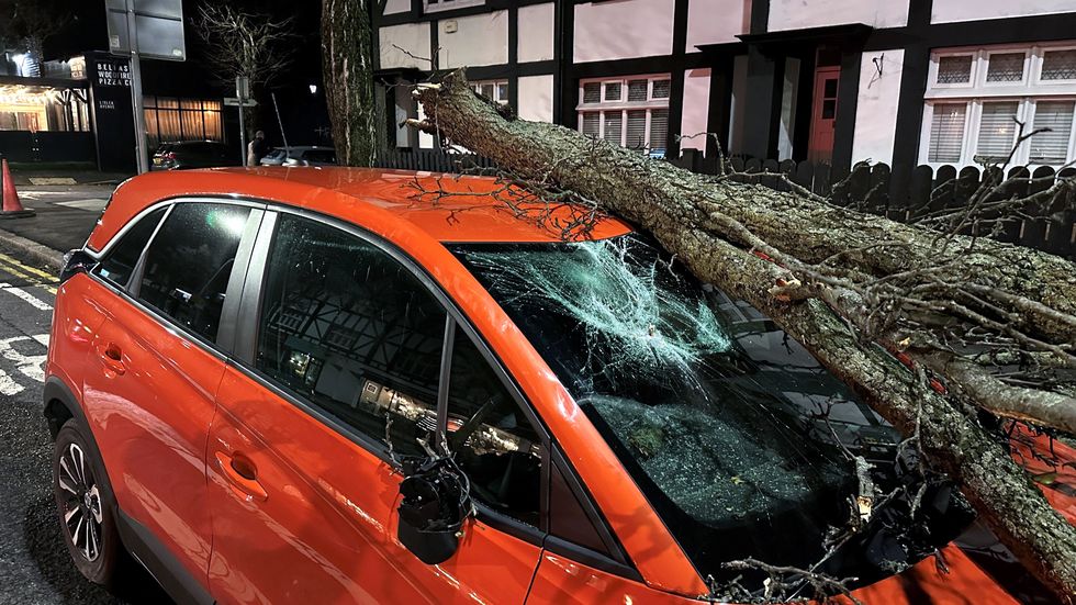 Storm Isha's WINDS OF WRATH: Furious life threatening 100mph winds ...