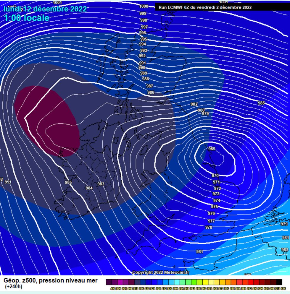 A fierce Arctic blast from northern Norway will hit the UK in December with experts warning it will go from \u201cfridge to freezer\u201d weather.