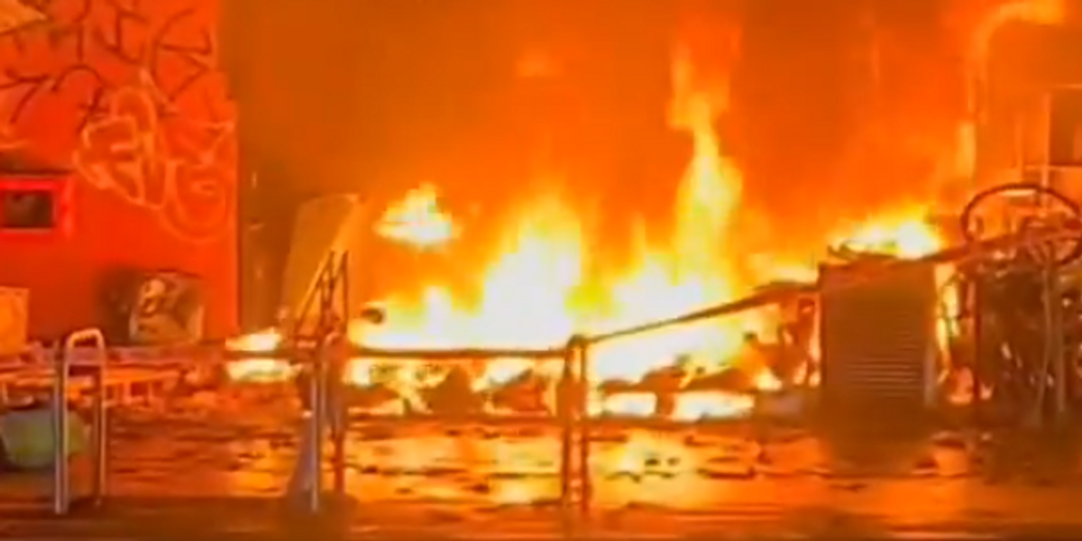 NextImg:London homeless camp goes up in flames as firefighters rush in to tackle blazing inferno