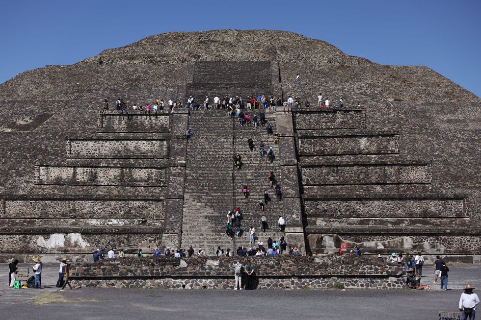 One killed and multiple injured as gunfire erupts at Mexico's Teotihuacan pyramids