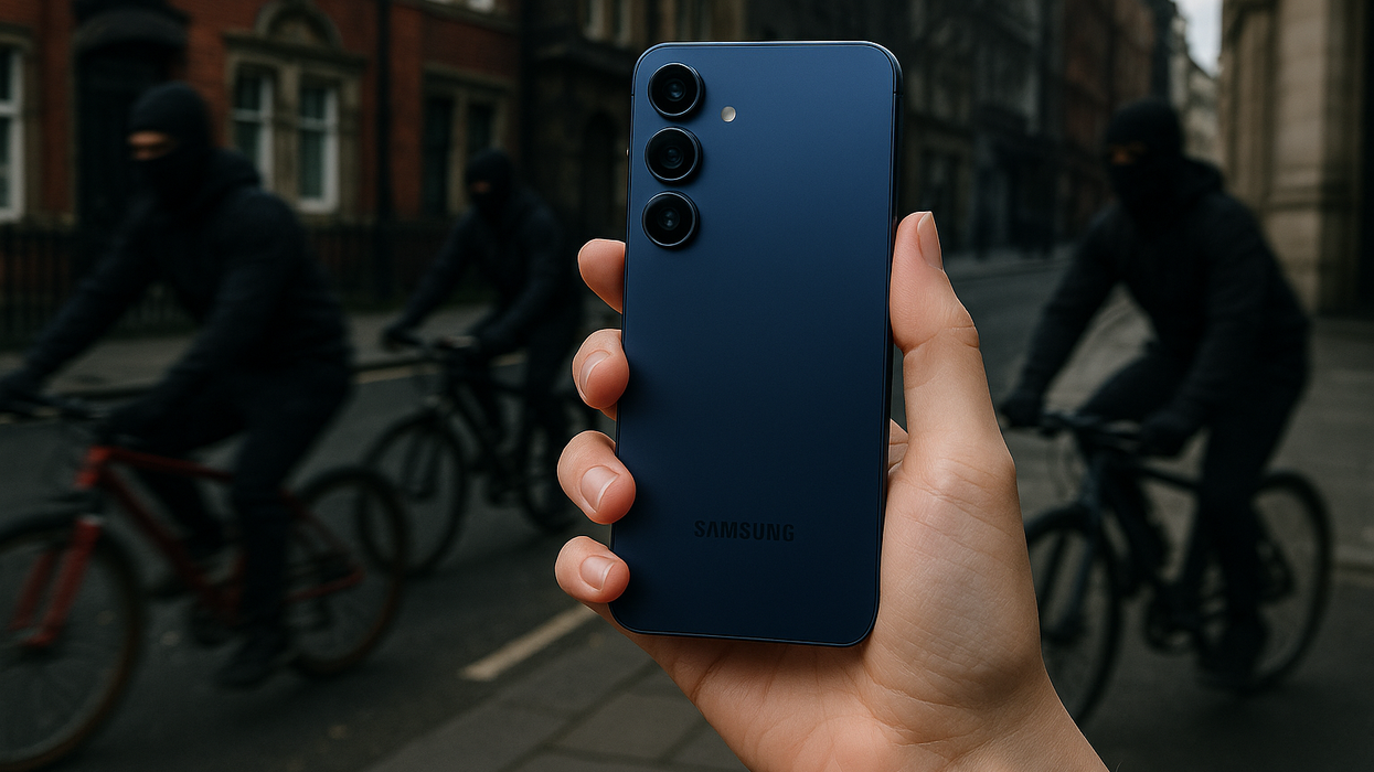 a hand holding the galaxy s25 with london bike thieves in the background