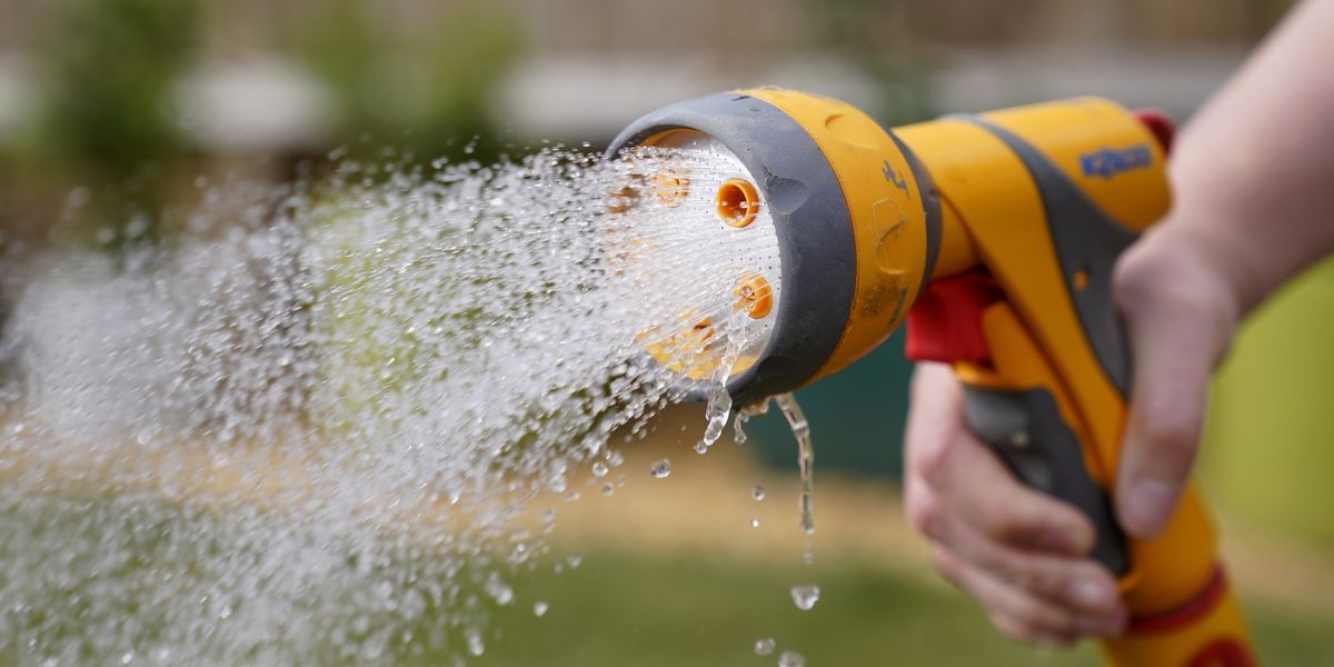 NextImg:Nosey neighbours told not to snitch to 999 if they catch homeowners breaking hosepipe ban
