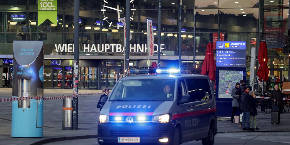 NextImg:Vienna train station evacuated as 'unspecified threat' sparks havoc in Austrian capital