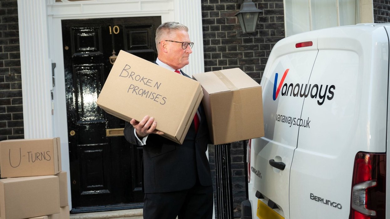 A lookalike of Sir Keir Starmer was spotted outside of No 10 with moving boxes in a jab at the Prime Minister