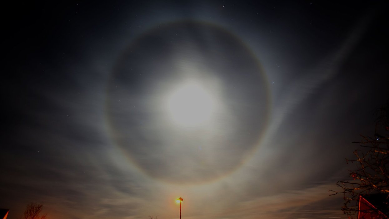 A lunar halo