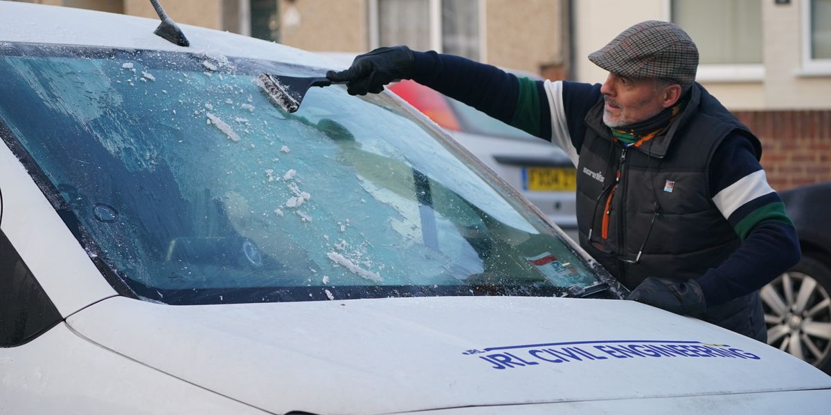 Drivers risk £2,500 fine over ‘simple’ driving mistakes this winter Drivers risk £2,500 fine over ‘simple’ driving mistakes this winter