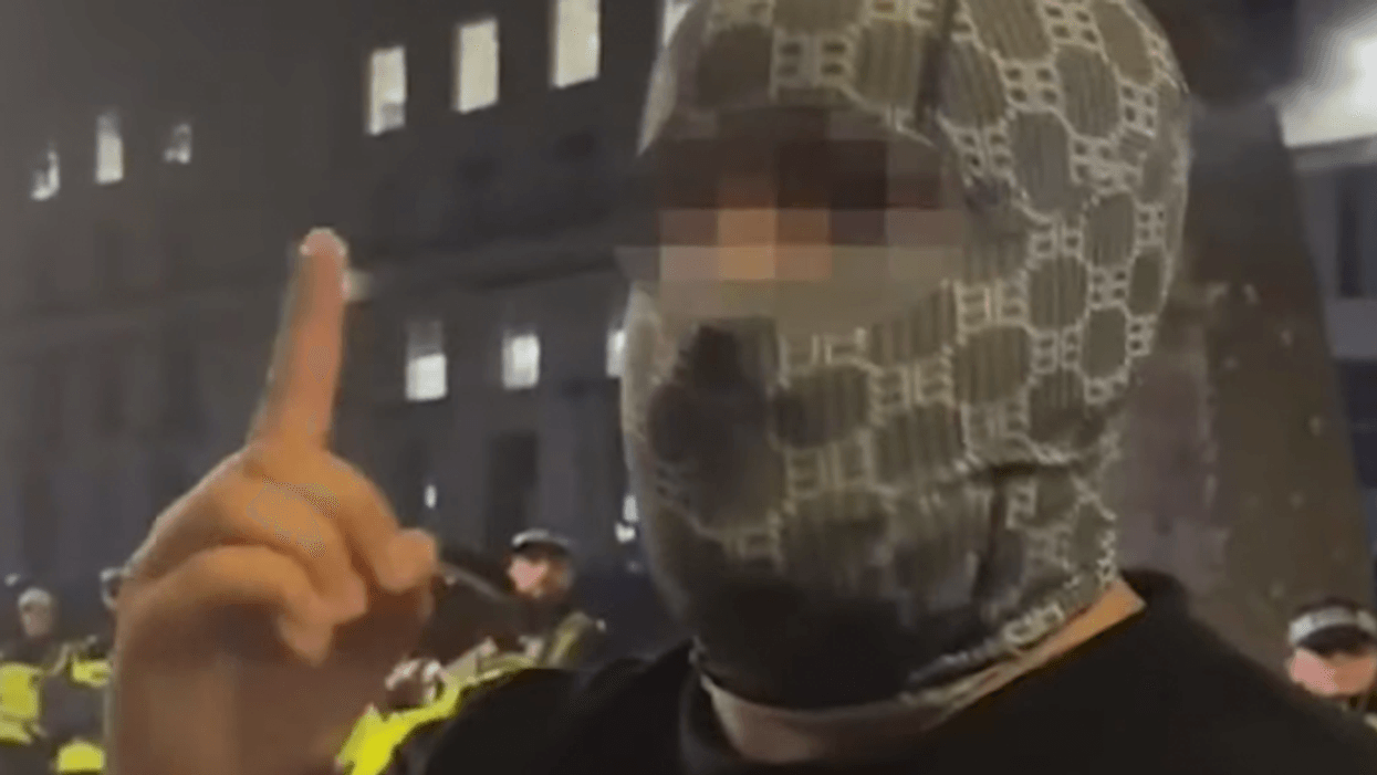 WATCH Terror On The Streets Of London As Protestor makes Isis Gesture watch-terror-on-the-streets-of-london-as-protestor-makes-isis-gesture