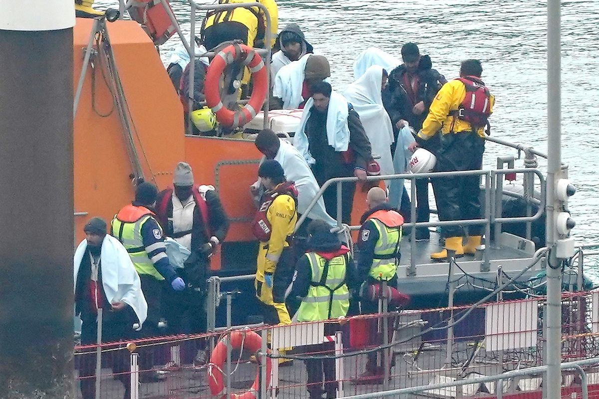 A picture of migrants arriving on the Kent coast