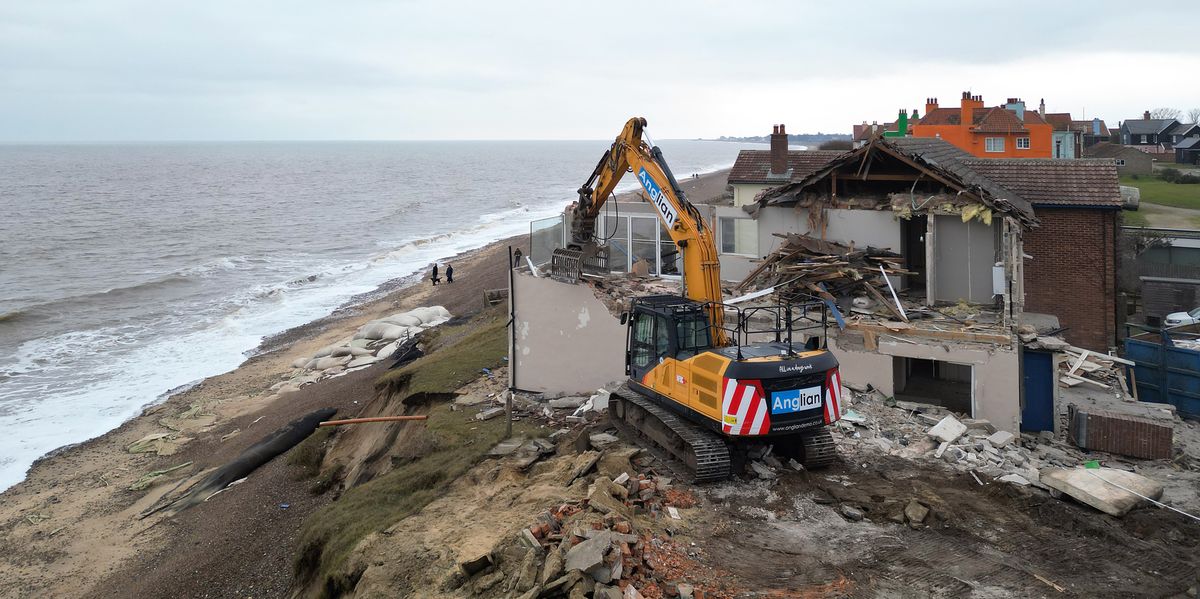 Homeowner left devastated after being forced to demolish dream house despite raisng £250k for sea defences Homeowner left devastated after being forced to demolish dream house despite raisng £250k for sea defences