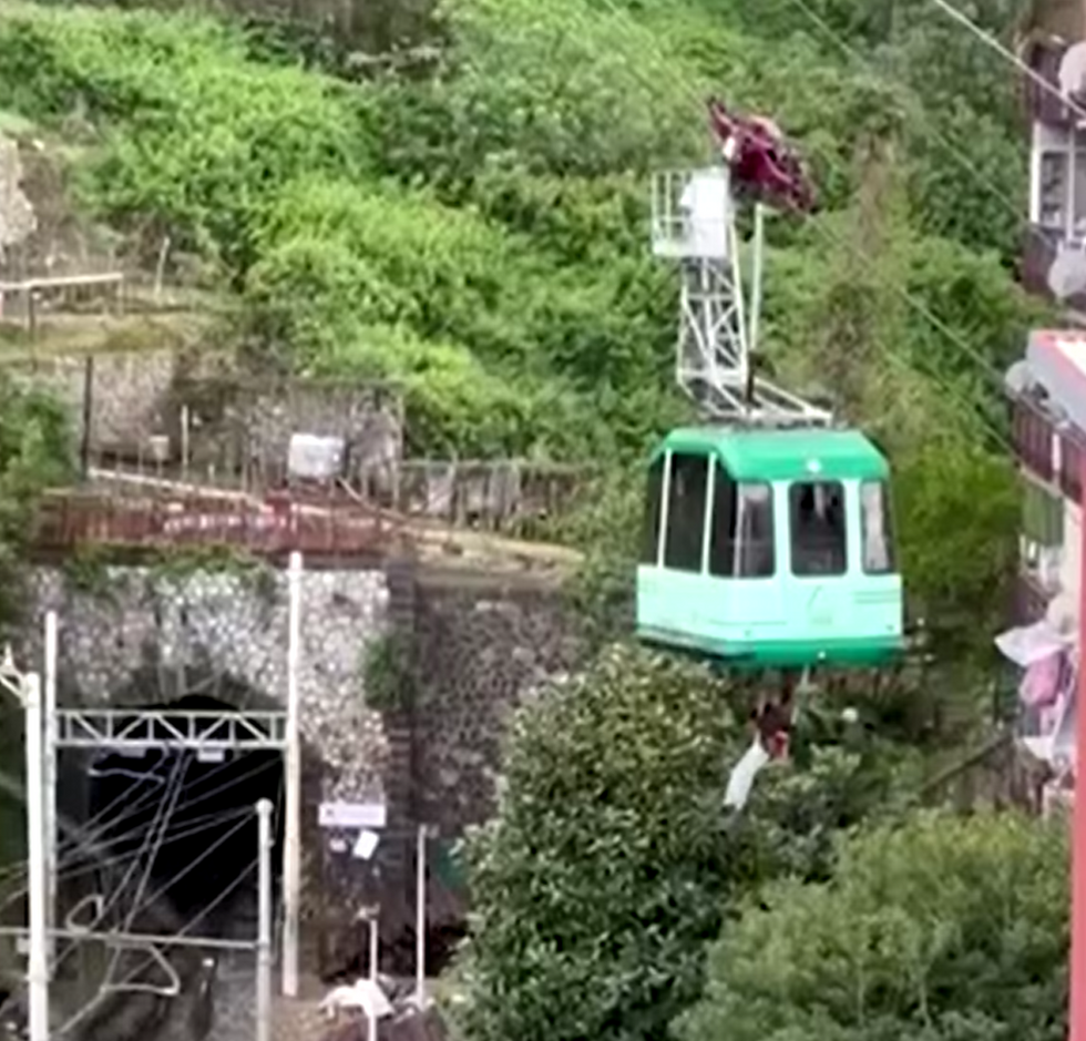A screenshot from the cable cabin crash