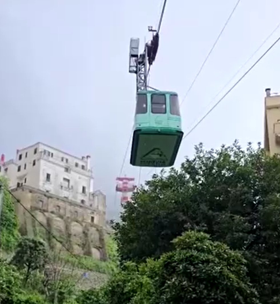 A screenshot from the cable cabin crash