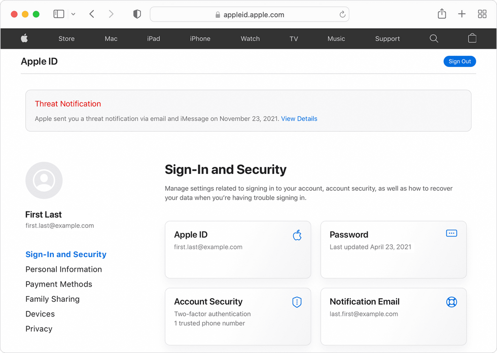 a screenshot of the icloud online portal with a threat notification at the top waiting to be read
