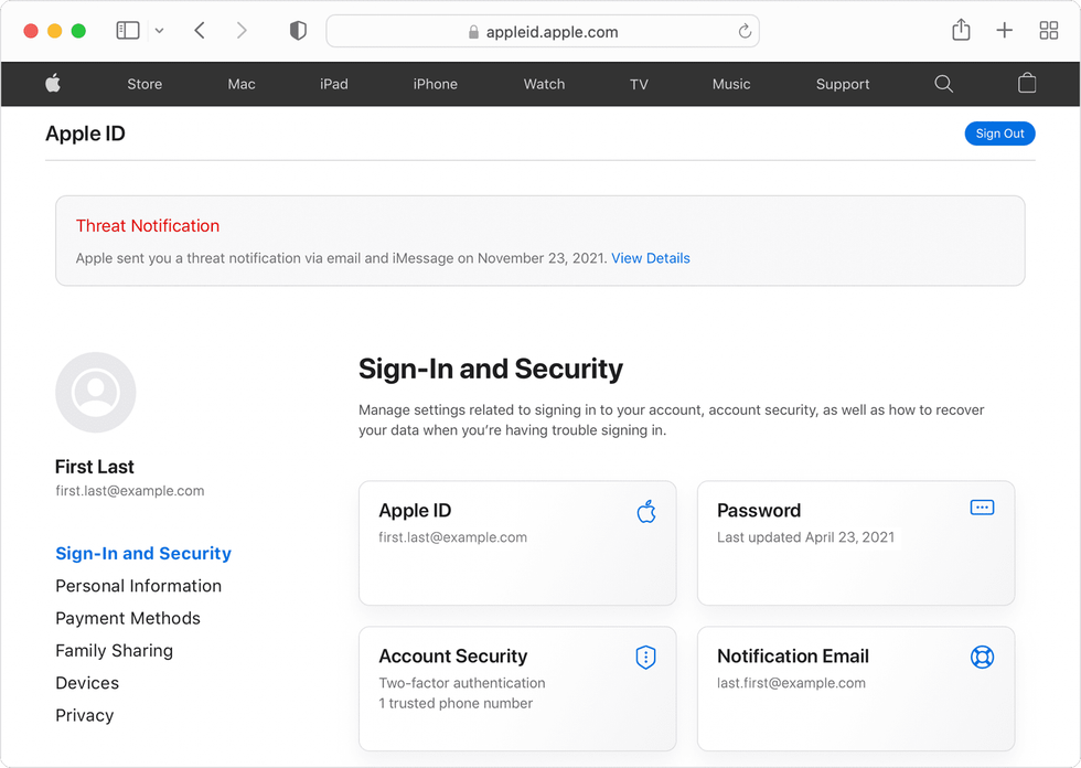 a screenshot of the icloud online portal with a threat notification at the top waiting to be read