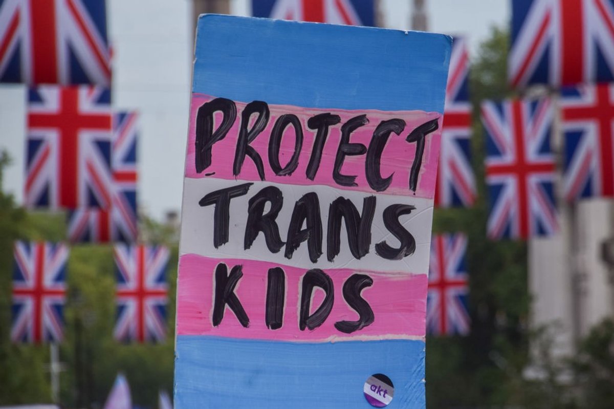 A sign saying "protect trans kids"