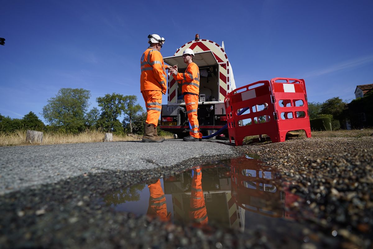 A stock image of workers from Thames Water delivering a temporary water supply from a tanker to the village of Northend