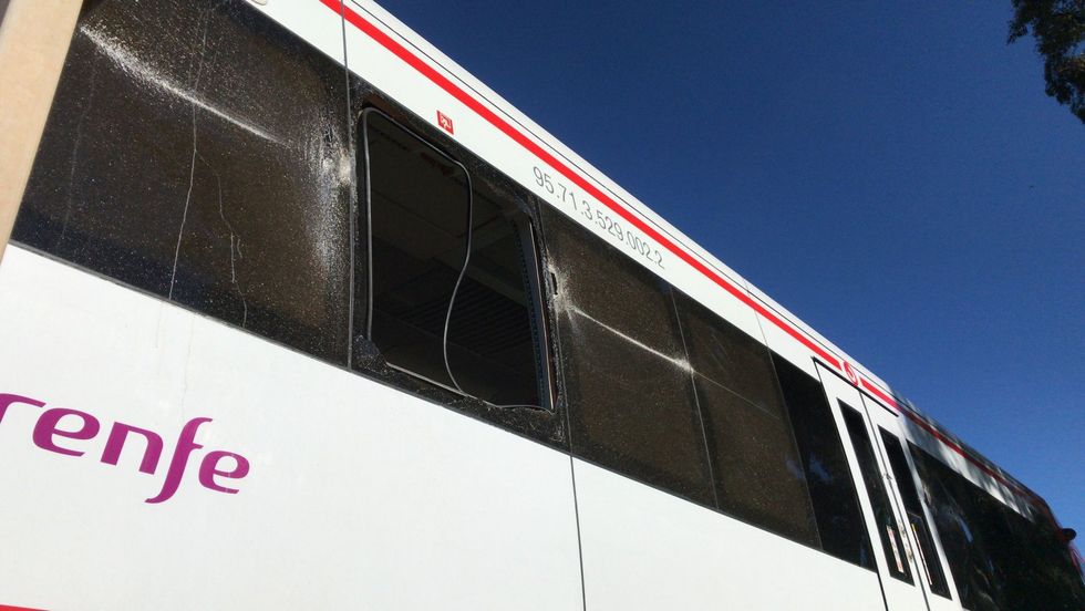 A window was smashed by the crane\u200b