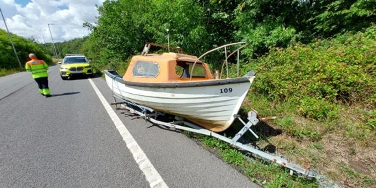 Thousands of objects removed from major motorways and A-roads as drivers caught clogging up streets Thousands of objects removed from major motorways and A-roads as drivers caught clogging up streets