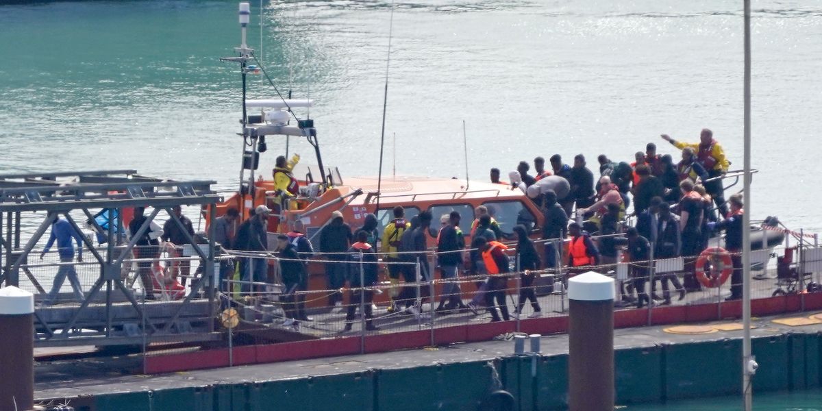 NextImg:Britain 'will not turn migrant boats back to France' as that 'breaches maritime law' and 'risks passenger safety'