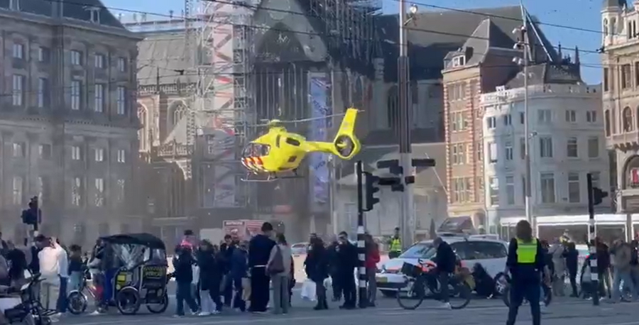 Air ambulance landing in Dam Square
