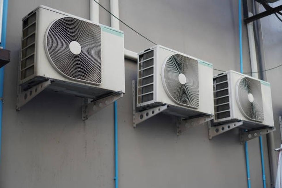 Air conditioning units