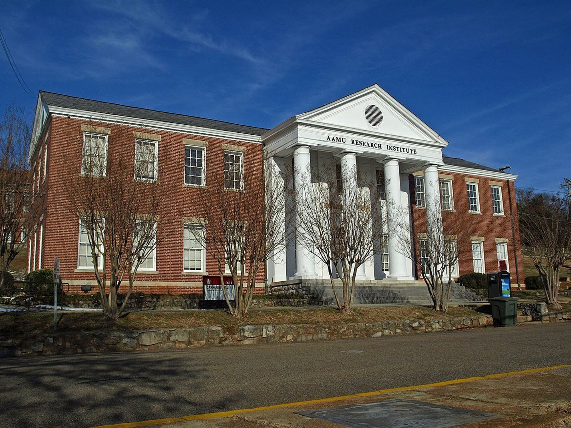 US universities forced to close after bomb fears