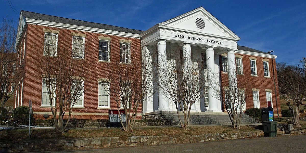 NextImg:US universities forced to close after bomb fears