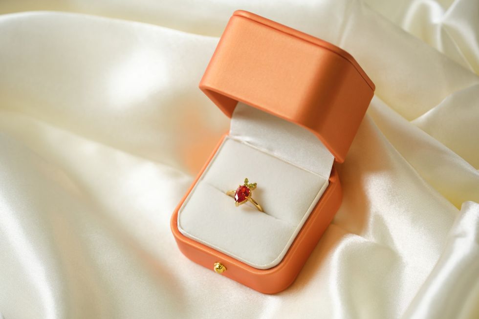 Aldi's limited\u2011edition \u2018Carrot\u2019 gold engagement ring
