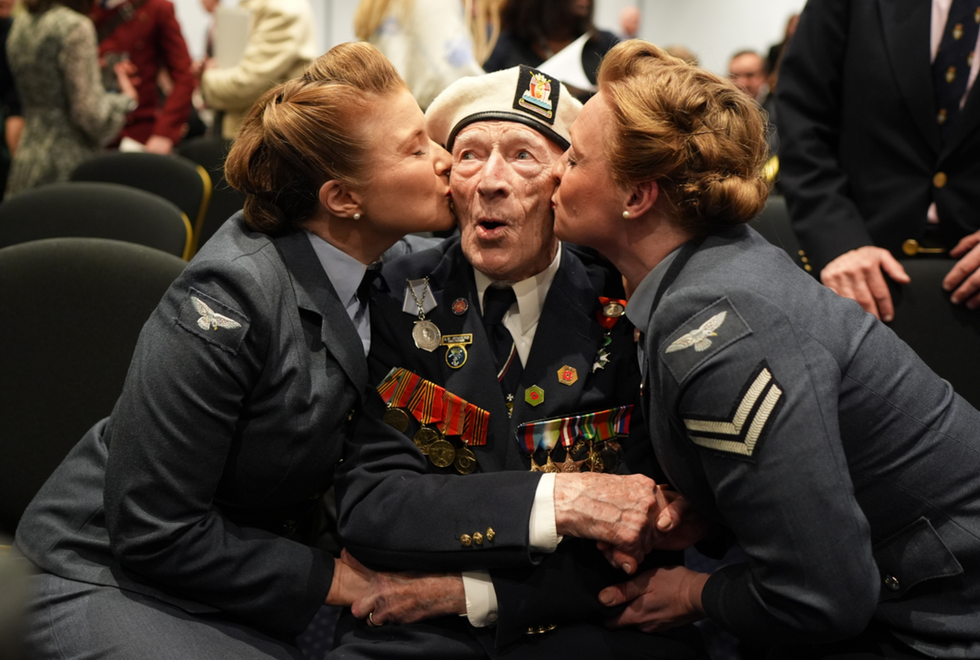 Alec Penstone with D-Day Darlings
