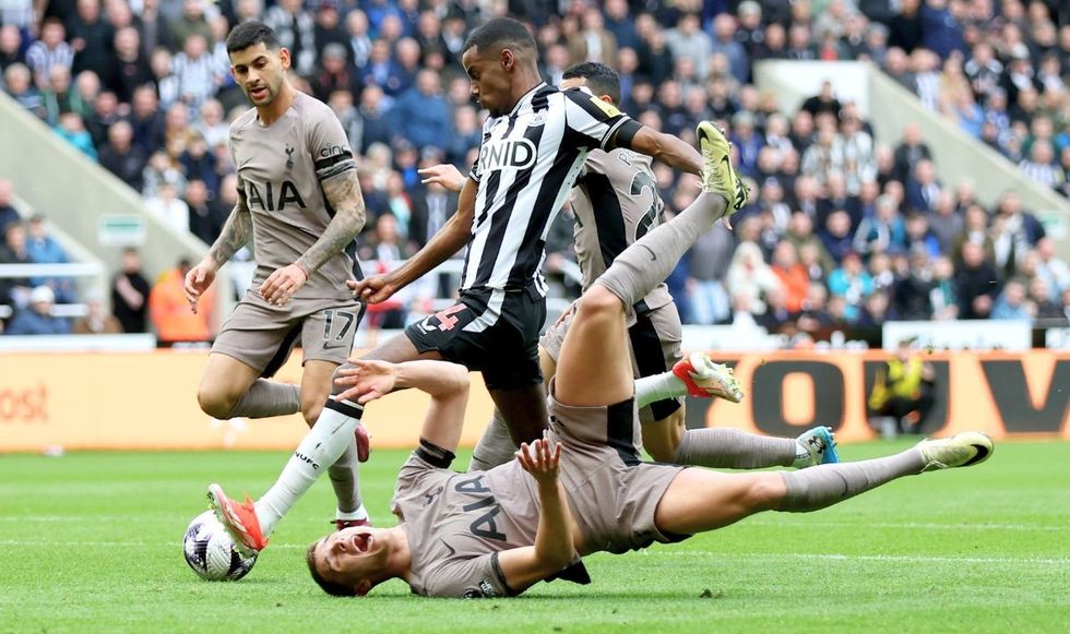 Alexander Isak and Micky van de Ven