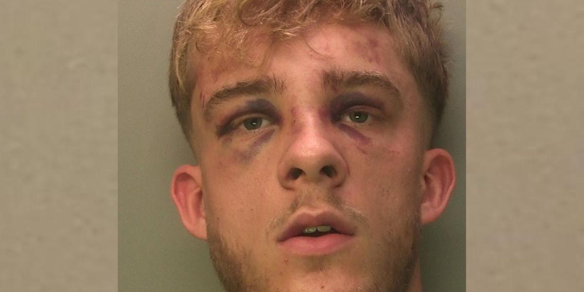 NextImg:Tesco staff left 'distressed' after thug carried out knife-point robbery