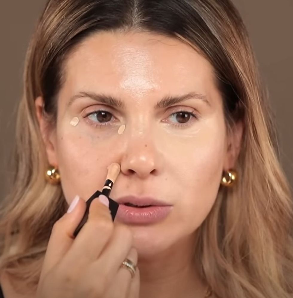 Ali Andreea applying dots of concealer