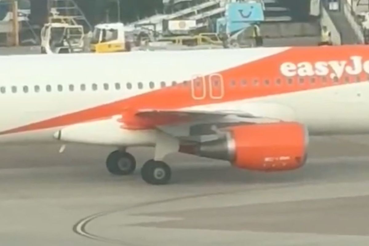 EasyJet planes hit each other at Manchester Airport as ALL flights suspended