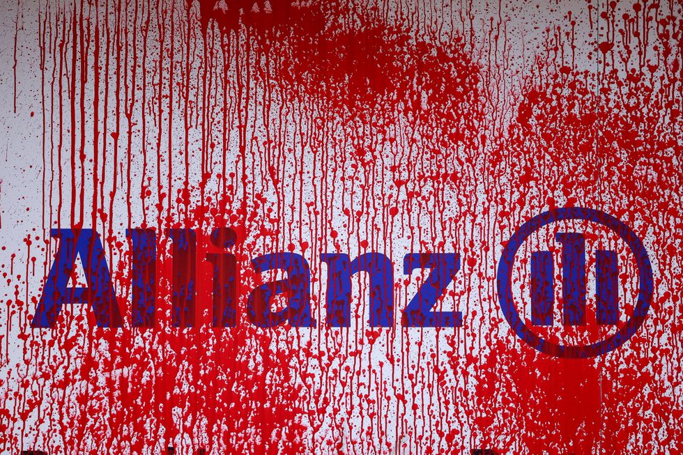 Allianz painted red